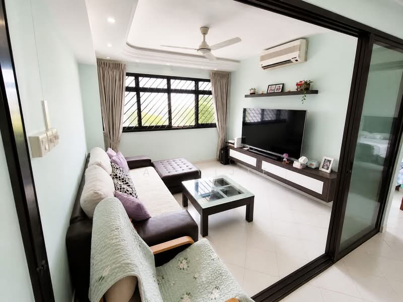 290F Bukit Batok Street 24, 290F Bukit Batok Street 24, 3 Bedrooms, 1,108 sqft, HDB Flat For Sale, by Han Yijie, 500128705 - Living Room - PropertyGuru.com.sg