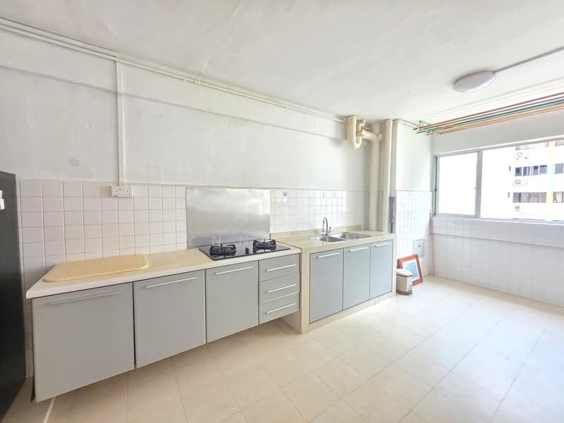 160 Yishun Street 11, 160 Yishun Street 11, 2 Bedrooms, 721 sqft, HDB Flat For Sale, by Lynn Wong, 500128714 - Kitchen - PropertyGuru.com.sg