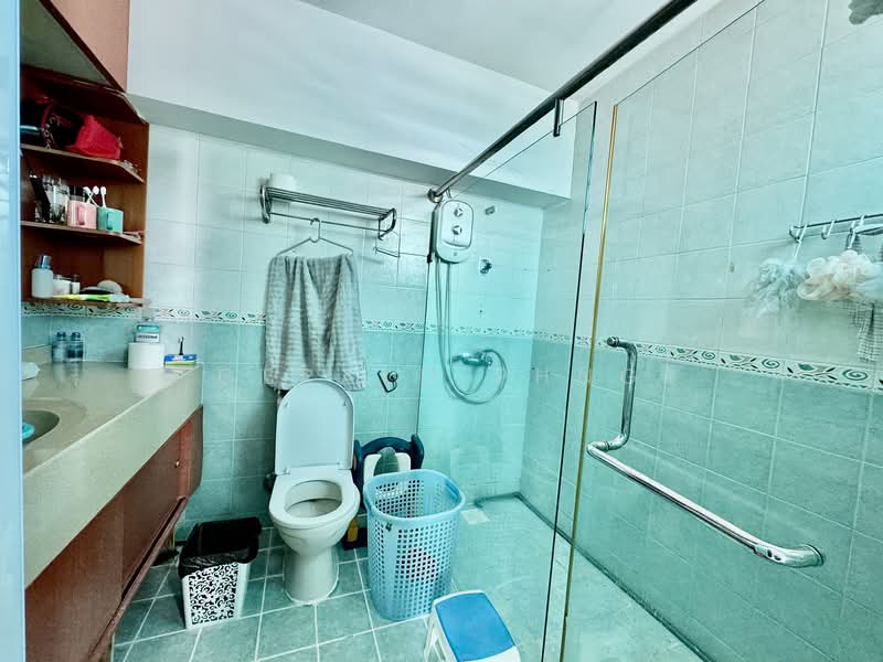 186 Punggol Central, 186 Punggol Central, 3 Bedrooms, 1,377 sqft, HDB Flat For Sale, by Gerald Phng, 500128717 - Bathroom - PropertyGuru.com.sg