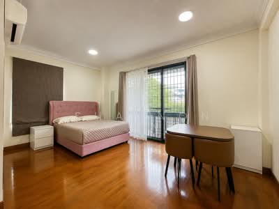 For Rent - D14 detached room rental with privacy. Accessible to groceries and MRT.