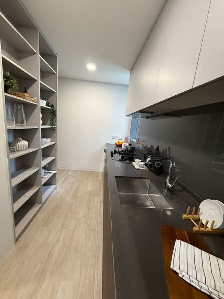 Amber Park, 18 Amber Gardens, 4 Bedrooms, 1,302 sqft, Condominium For Rent, by Norman Koh, 500128738 - Kitchen - PropertyGuru.com.sg