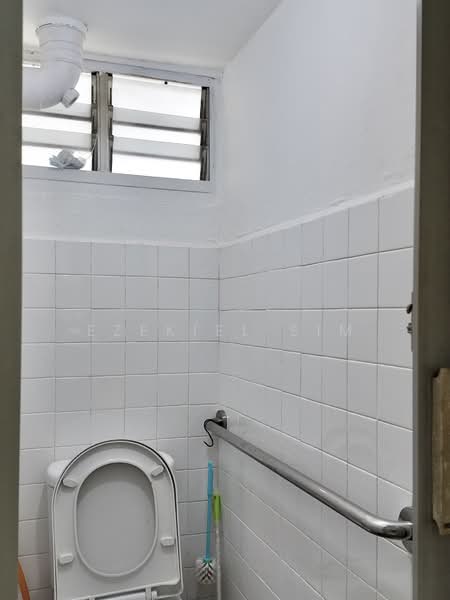 67 Marine Drive, 67 Marine Drive, 3 Bedrooms, 818 sqft, HDB Flat For Sale, by Ezekiel Sim, 500128747 - Bathroom - PropertyGuru.com.sg