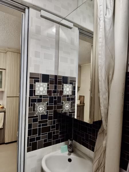 29 New Upper Changi Road, 29 New Upper Changi Road, 3 Bedrooms, 818 sqft, HDB Flat For Sale, by Zul Keith Lee, 500128756 - Bathroom - PropertyGuru.com.sg