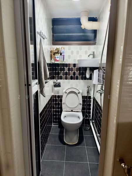 29 New Upper Changi Road, 29 New Upper Changi Road, 3 Bedrooms, 818 sqft, HDB Flat For Sale, by Zul Keith Lee, 500128756 - Bathroom - PropertyGuru.com.sg