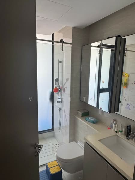 The Venue Residences and Shoppes, 4   Tai Thong Crescent, 2 Bedrooms, 1,120 sqft, Apartment For Sale, by Vivian Tan, 500128760 - Bathroom - PropertyGuru.com.sg