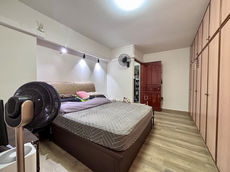 215 Pasir Ris Street 21, 215 Pasir Ris Street 21, 3 Bedrooms, 1,173 sqft, HDB Flat For Sale, by Isa Syed, 500128769 - Master Bedroom - PropertyGuru.com.sg