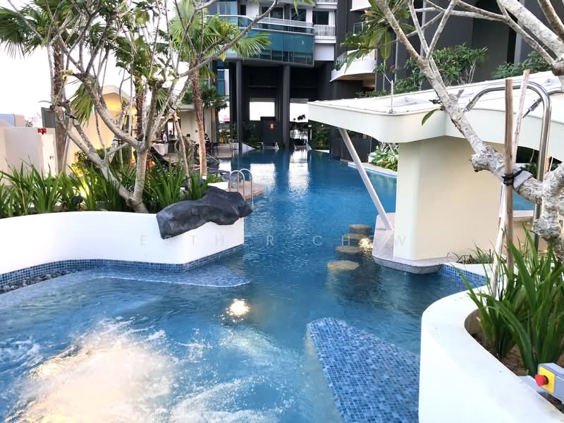 City Gate, 371 Beach Road, Studio, 280 sqft, Apartment For Rent, by Esther Chew, 500128776 - Pool - PropertyGuru.com.sg