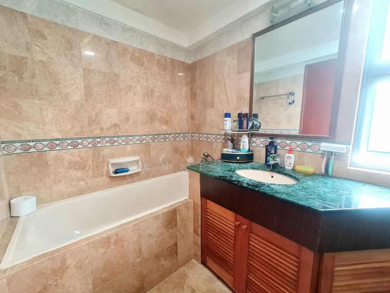 Aquarius By The Park, 3 Bedok Reservoir View, 3 Bedrooms, 1,206 sqft, Condominium For Rent, by Joanne Yeo, 500128781 - Master Bathroom - PropertyGuru.com.sg