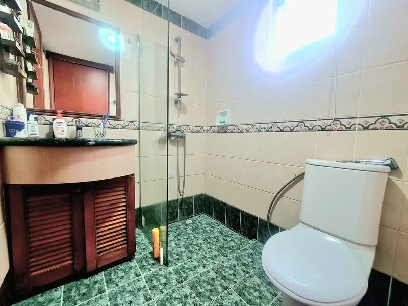 Aquarius By The Park, 3 Bedok Reservoir View, 3 Bedrooms, 1,206 sqft, Condominium For Rent, by Joanne Yeo, 500128781 - Common Bathroom - PropertyGuru.com.sg