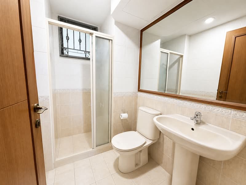 Palm Gardens, 2D Hong San Walk, 4 Bedrooms, 1,216 sqft, Condominium For Sale, by Adrian Lee 李俊汶, 500128846 - Bathroom - PropertyGuru.com.sg