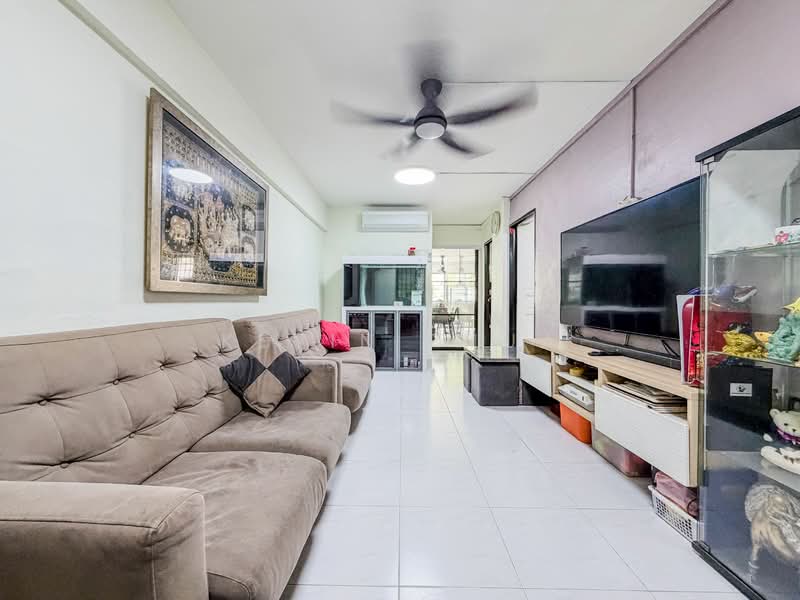 126 Yishun Street 11, 126 Yishun Street 11, 2 Bedrooms, 721 sqft, HDB Flat For Sale, by Kevin Phua, 500128856 - Living Room - PropertyGuru.com.sg