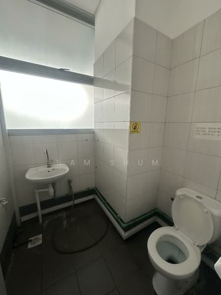 Northstar @ Amk, 7030 Ang Mo Kio Avenue 5, 1,141 sqft, Light Industrial (B1) For Rent, by Sam Shum, 500128866 - Bathroom - CommercialGuru.com.sg