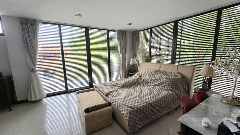 Thomson Hill Estate, Thomson Hills Drive, 5 Bedrooms, 4,800 sqft, Corner Terrace For Sale, by Lesley Loh, 500128867 - Master Bedroom - PropertyGuru.com.sg