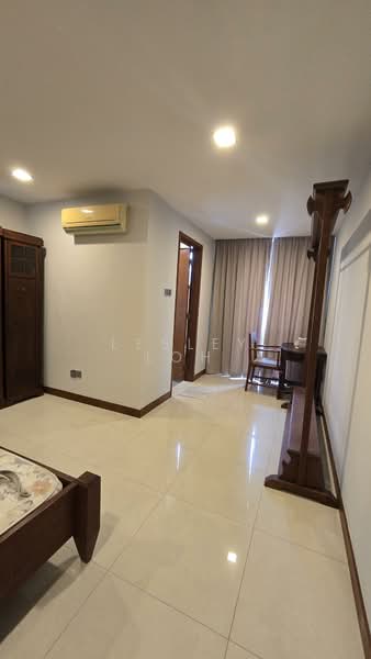 Thomson Hill Estate, Thomson Hills Drive, 5 Bedrooms, 4,800 sqft, Corner Terrace For Sale, by Lesley Loh, 500128867 - Room 2 with ensuite - PropertyGuru.com.sg