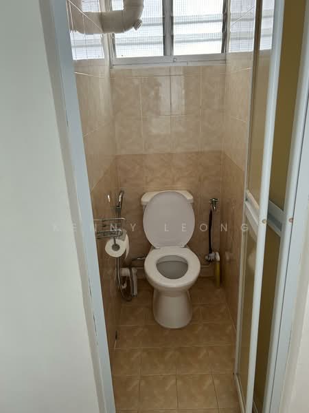 64 Marine Drive, 64 Marine Drive, 2 Bedrooms, 731 sqft, HDB Flat For Rent, by Kenny Leong, 500128870 - Bathroom - PropertyGuru.com.sg