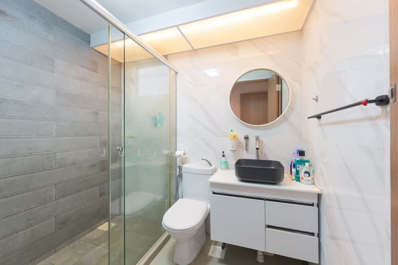 453A Bukit Batok West Avenue 6, 453A Bukit Batok West Avenue 6, 3 Bedrooms, 1,001 sqft, HDB Flat For Sale, by Julian Zhuo, 500128875 - Bathroom - PropertyGuru.com.sg
