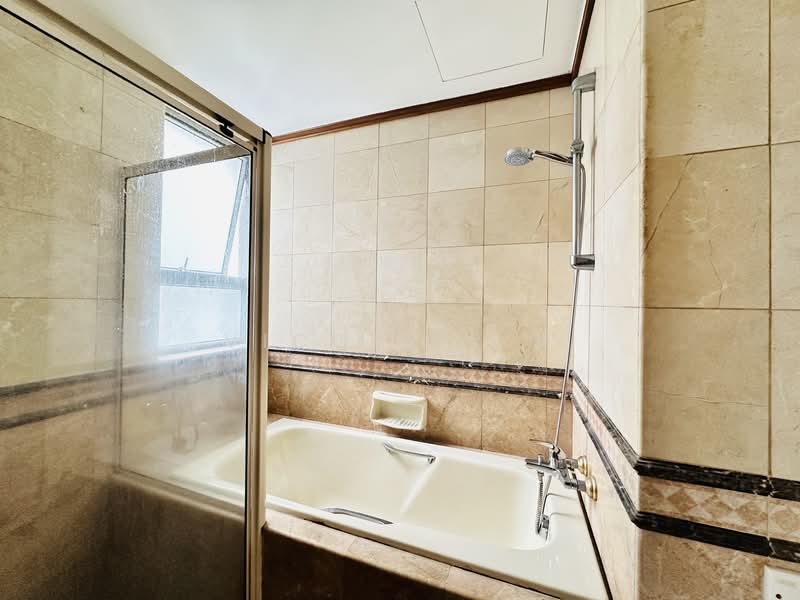 The Bayshore, 30 Bayshore Road, 4 Bedrooms, 1,432 sqft, Condominium For Sale, by Vicole Lim, 500128892 - Bathroom - PropertyGuru.com.sg