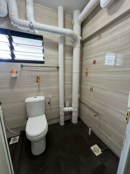 891 Tampines Avenue 8, 891 Tampines Avenue 8, 3 Bedrooms, 1,076 sqft, HDB Flat For Sale, by Yani Eril, 500128902 - Bathroom - PropertyGuru.com.sg