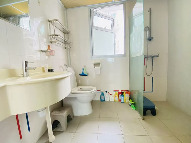231B Sumang Lane, 231B Sumang Lane, 3 Bedrooms, 1,216 sqft, HDB Flat For Sale, by Helen HU, 500128908 - Bathroom - PropertyGuru.com.sg