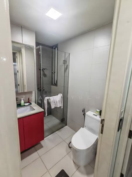 Skies Miltonia, 21 Miltonia Close, 2 Bedrooms, 969 sqft, Condominium For Sale, by Zhang Yuchi, 500128926 - Common Bathroom - PropertyGuru.com.sg