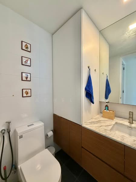Light-filled home at Bristol, , 1 Bedroom, 958 sqft, Walk-up Apartment For Sale, by Rachel Koh, 500128931 - Bathroom - PropertyGuru.com.sg