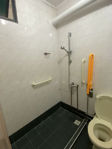 574 Hougang Street 51, 574 Hougang Street 51, Room Rental, 100 sqft, HDB Flat For Rent, by Alex Pandian, 500128942 - Bathroom - PropertyGuru.com.sg
