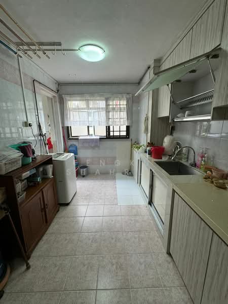 321 Bukit Batok Street 33, 321 Bukit Batok Street 33, 3 Bedrooms, 1,054 sqft, HDB Flat For Sale, by TENGKU SHAHRUL, 500128944 - Kitchen - PropertyGuru.com.sg