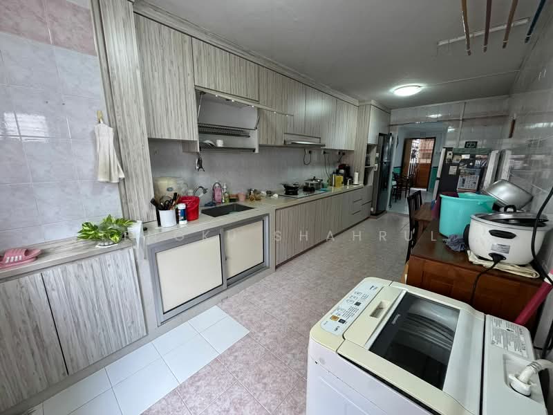 321 Bukit Batok Street 33, 321 Bukit Batok Street 33, 3 Bedrooms, 1,054 sqft, HDB Flat For Sale, by TENGKU SHAHRUL, 500128944 - Kitchen - PropertyGuru.com.sg