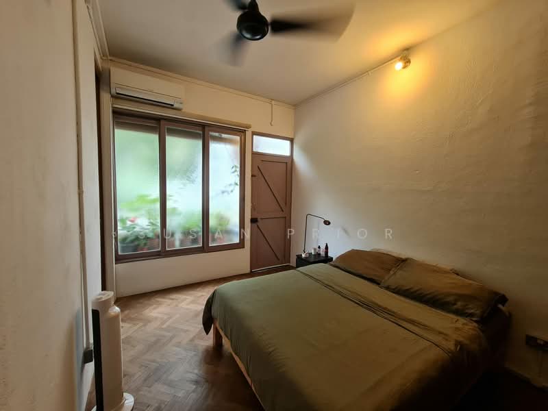 Quirky Designer Tiong Bahru, Tiong Bahru Road Conservation House, 2 Bedrooms, 1,050 sqft, Conservation House For Rent, by Susan Prior, 500128949 - Bedroom - PropertyGuru.com.sg