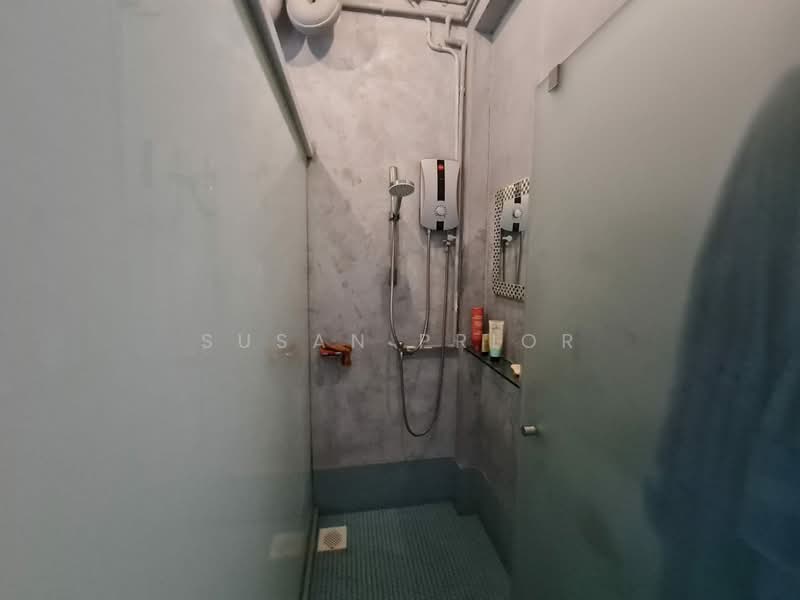 Quirky Designer Tiong Bahru, Tiong Bahru Road Conservation House, 2 Bedrooms, 1,050 sqft, Conservation House For Rent, by Susan Prior, 500128949 - PropertyGuru.com.sg