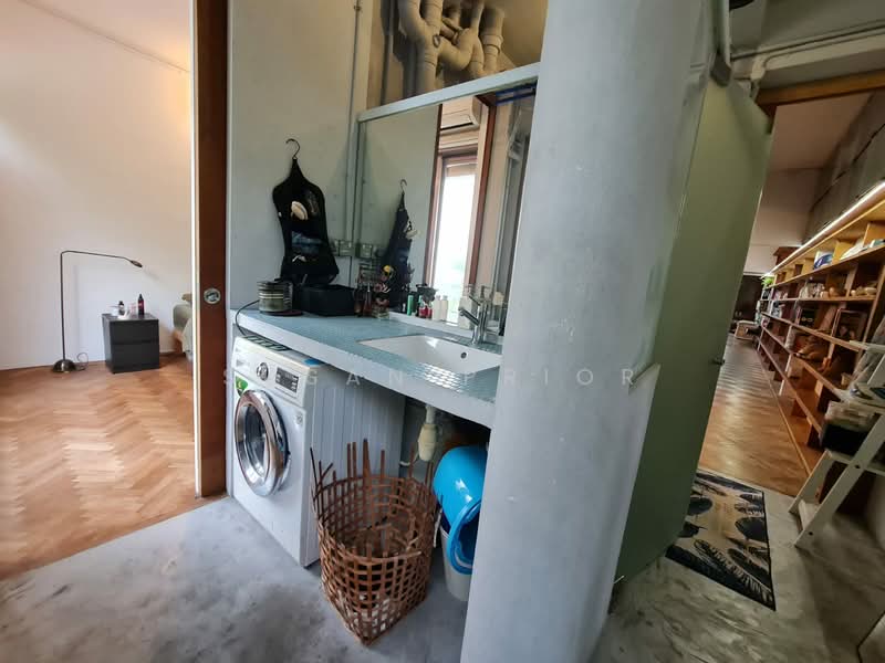 Quirky Designer Tiong Bahru, Tiong Bahru Road Conservation House, 2 Bedrooms, 1,050 sqft, Conservation House For Rent, by Susan Prior, 500128949 - PropertyGuru.com.sg