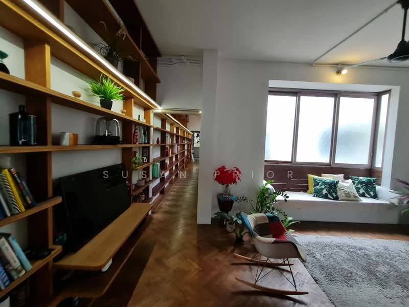 Quirky Designer Tiong Bahru, Tiong Bahru Road Conservation House, 2 Bedrooms, 1,050 sqft, Conservation House For Rent, by Susan Prior, 500128949 - PropertyGuru.com.sg