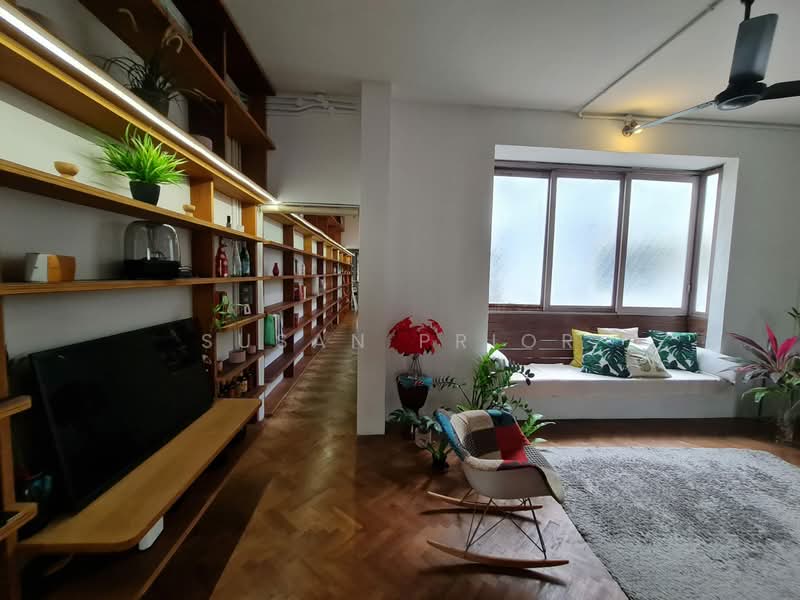 Quirky Designer Tiong Bahru, Tiong Bahru Road Conservation House, 2 Bedrooms, 1,050 sqft, Conservation House For Rent, by Susan Prior, 500128949 - PropertyGuru.com.sg