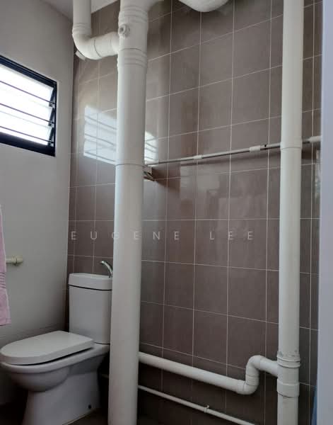297 Tampines Street 22, 297 Tampines Street 22, 3 Bedrooms, 1,130 sqft, HDB Flat For Sale, by Eugene Lee, 500128952 - Bathroom - PropertyGuru.com.sg