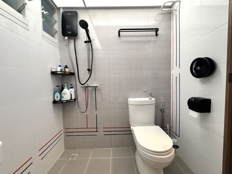 620B Tampines Street 61, 620B Tampines Street 61, 3 Bedrooms, 1,001 sqft, HDB Flat For Sale, by Siti Aisha Yassin, 500128954 - Bathroom - PropertyGuru.com.sg