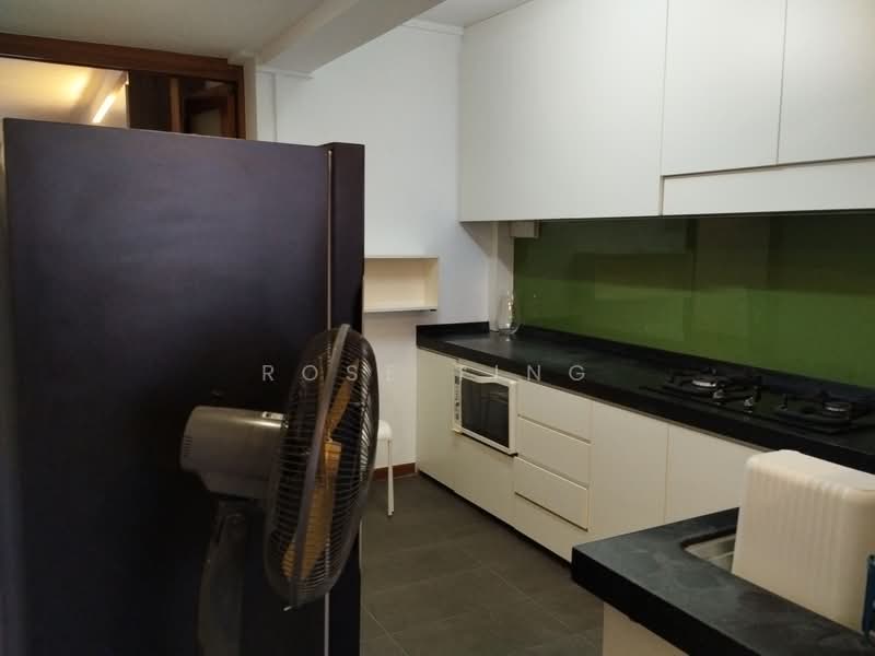 219 Lorong 8 Toa Payoh, 219 Lorong 8 Toa Payoh, 3 Bedrooms, 1,000 sqft, HDB Flat For Rent, by Rose Ting, 500128965 - Kitchen - PropertyGuru.com.sg