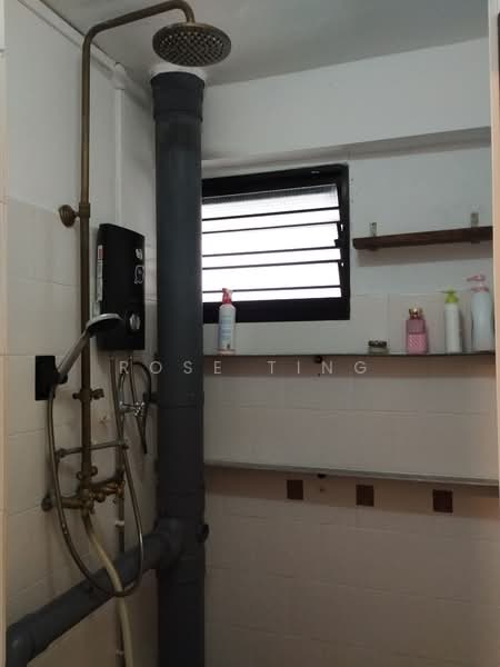 219 Lorong 8 Toa Payoh, 219 Lorong 8 Toa Payoh, 3 Bedrooms, 1,000 sqft, HDB Flat For Rent, by Rose Ting, 500128965 - Bathroom - PropertyGuru.com.sg