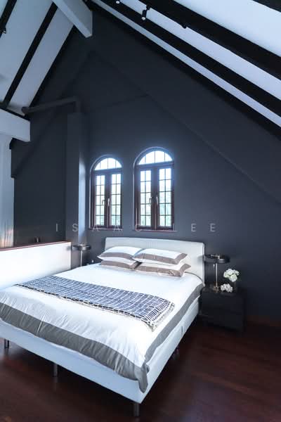 Move-in Condition Corner Terrace in Frankel, , 7 Bedrooms, 5,000 sqft, Corner Terrace For Sale, by Isaac Lee, 500128975 - Master Bedroom (Attic) - PropertyGuru.com.sg