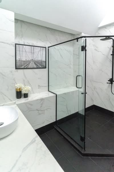 Move-in Condition Corner Terrace in Frankel, , 7 Bedrooms, 5,000 sqft, Corner Terrace For Sale, by Isaac Lee, 500128975 - Master Bathroom - PropertyGuru.com.sg
