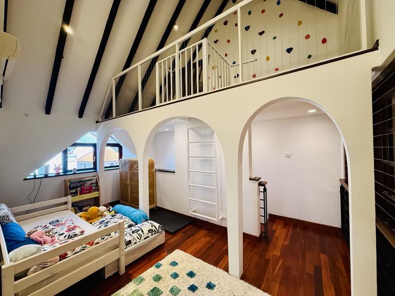 Move-in Condition Corner Terrace in Frankel, , 7 Bedrooms, 3,803 sqft, Corner Terrace For Sale, by Isaac Lee, 500128975 - Bedroom - PropertyGuru.com.sg