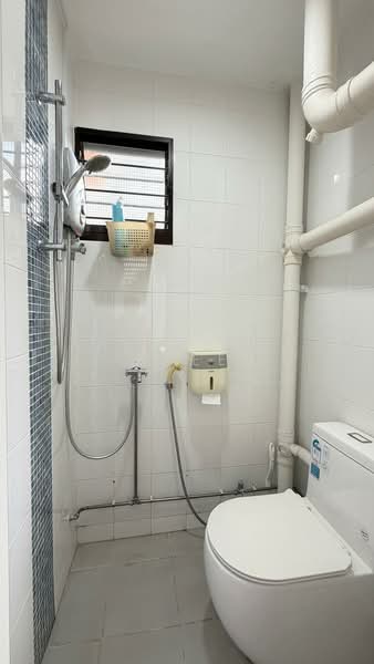 506 Bukit Batok Street 52, 506 Bukit Batok Street 52, 2 Bedrooms, 743 sqft, HDB Flat For Sale, by Patrick Chee, 500128991 - Bathroom - PropertyGuru.com.sg
