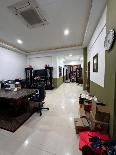 Toh Estate, Toh Drive, 2 Bedrooms, 2,000 sqft, Terraced House For Sale, by Jamie Teoh, 500128995 - Interior - PropertyGuru.com.sg