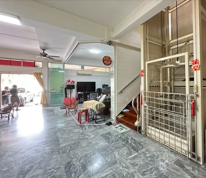 11 Jalan Sikudangan, jalan sikudangan, 5 Bedrooms, 4,000 sqft, Semi-Detached House For Sale, by Kent Loke, 500129005 - Living Room - PropertyGuru.com.sg