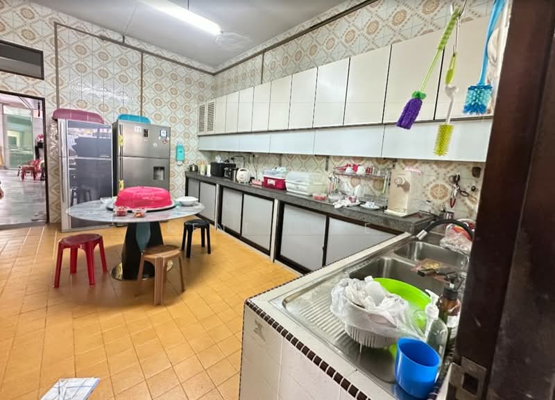 11 Jalan Sikudangan, jalan sikudangan, 5 Bedrooms, 4,000 sqft, Semi-Detached House For Sale, by Kent Loke, 500129005 - Kitchen - PropertyGuru.com.sg