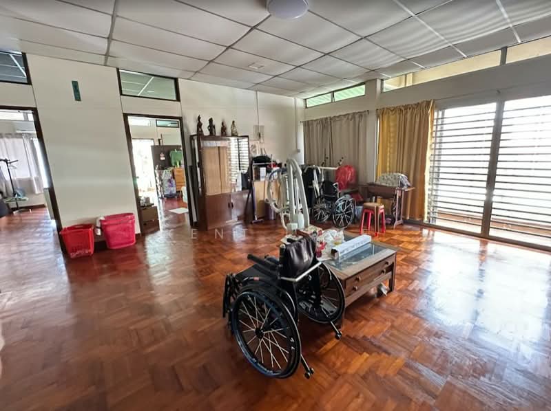 11 Jalan Sikudangan, jalan sikudangan, 5 Bedrooms, 4,000 sqft, Semi-Detached House For Sale, by Kent Loke, 500129005 - Living Room - PropertyGuru.com.sg