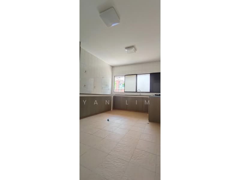 Undervalued Semi-D @ Platina Garden for Sale, Platina Road, 5 Bedrooms, 5,000 sqft, Semi-Detached House For Sale, by Yan Lim, 500129035 - Kitchen - PropertyGuru.com.sg
