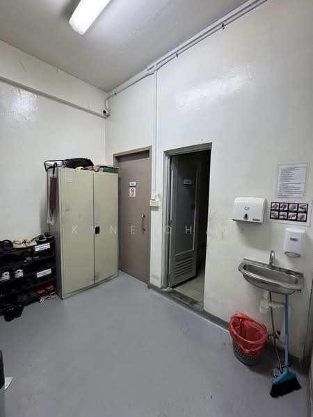Food XChange @ Admiralty, 8A Admiralty Street, 3,800 sqft, Factory / Workshop (B2) For Sale, by Kyne Chan, 500129038 - Bathroom - CommercialGuru.com.sg