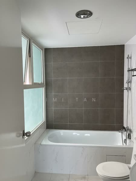 Blossoms @ Woodleigh, 14 Woodleigh Close, 3 Bedrooms, 1,206 sqft, Condominium For Rent, by Mimi Tan, 500129084 - Bathroom - PropertyGuru.com.sg
