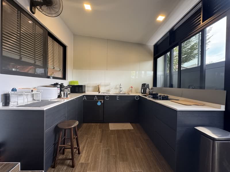 La Salle Villas, La Salle Street, 5 Bedrooms, 2,514 sqft, Terraced House For Rent, by Graace Goh, 500129085 - Wet Kitchen - PropertyGuru.com.sg