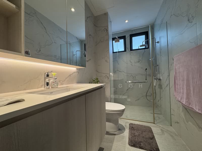 La Salle Villas, La Salle Street, 5 Bedrooms, 2,514 sqft, Terraced House For Rent, by Graace Goh, 500129085 - Attached Bathroom 2 - PropertyGuru.com.sg